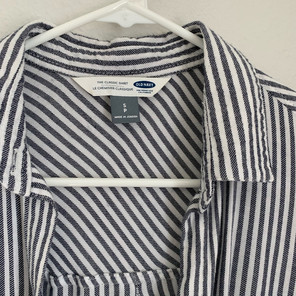 Old Navy // Button Down - image 4